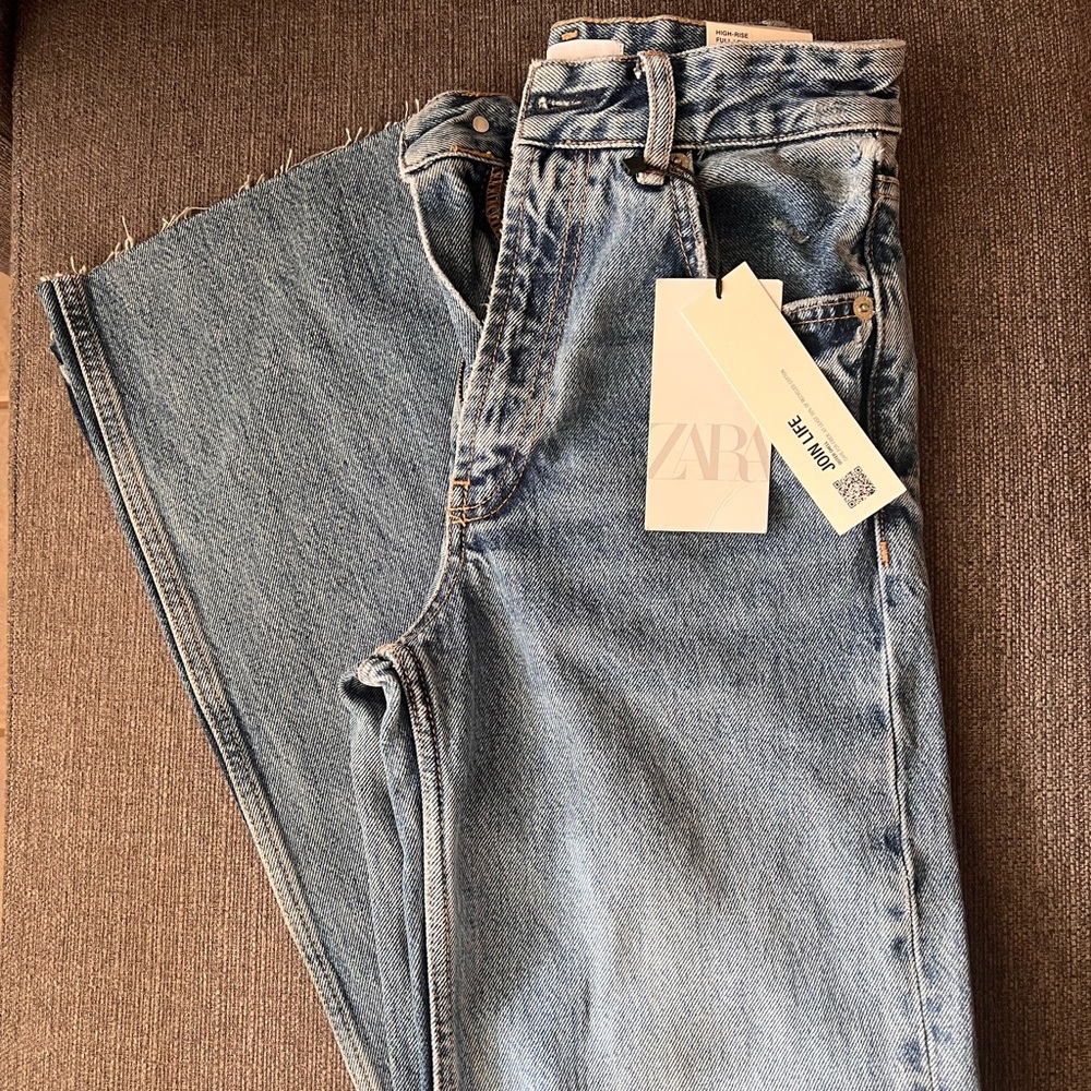 Zara jeans, never worn.